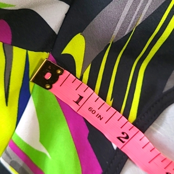 Fabletics Carrie Carnival Print Athletic Running Gym Workout Shorts Womens Sz M - Picture 9 of 16